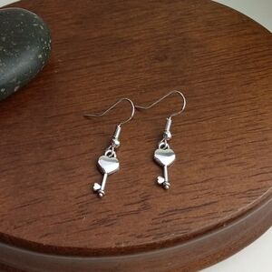 NWT Adorable Boho Silver Small Heart Key Charm Earrings!!